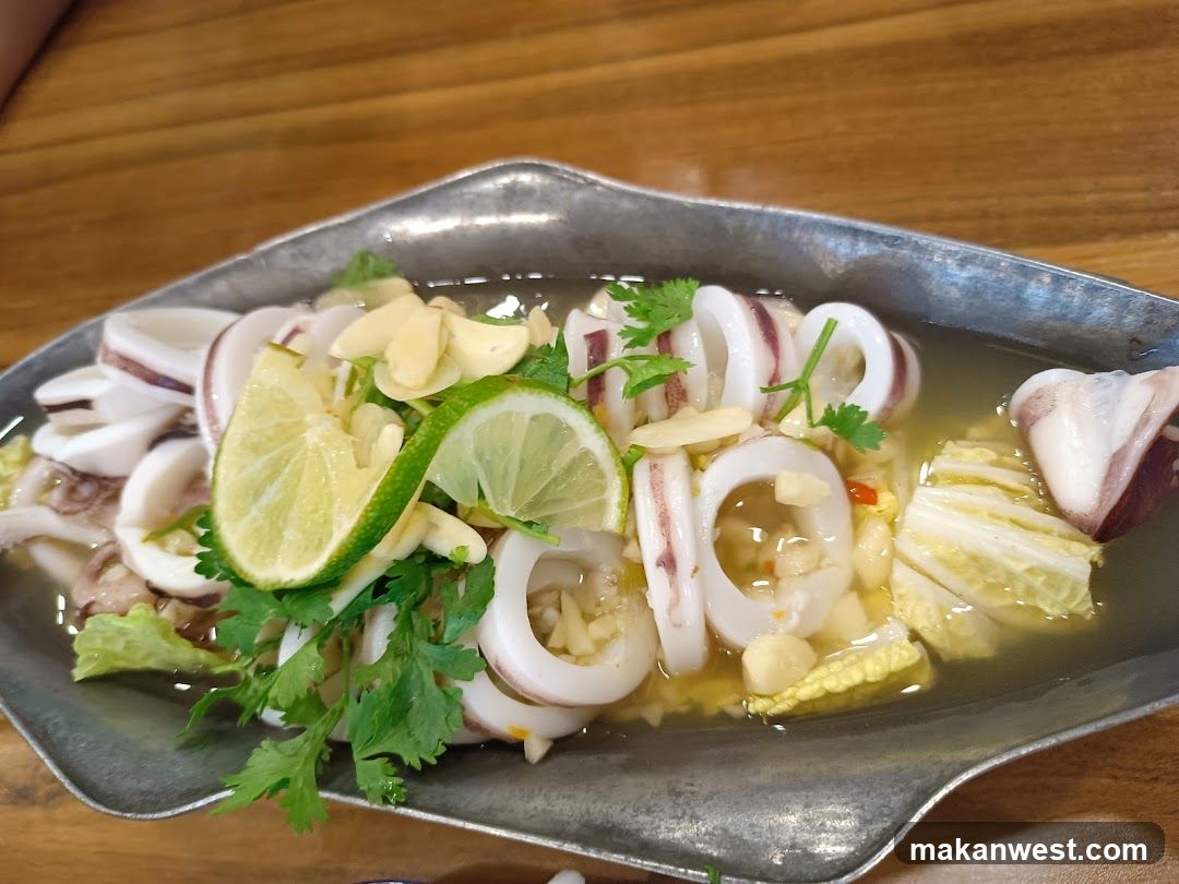 Steamed Squid with Lime and Garlic