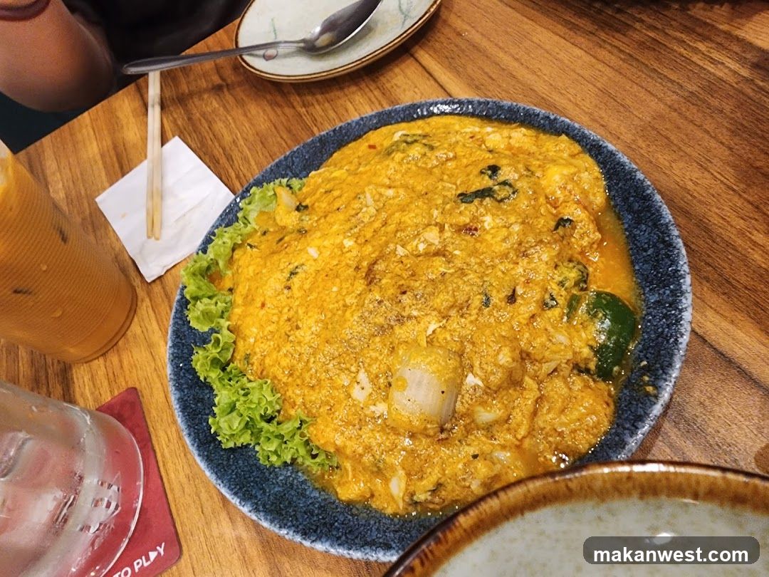 Curry Dish with Lettuce and Drink