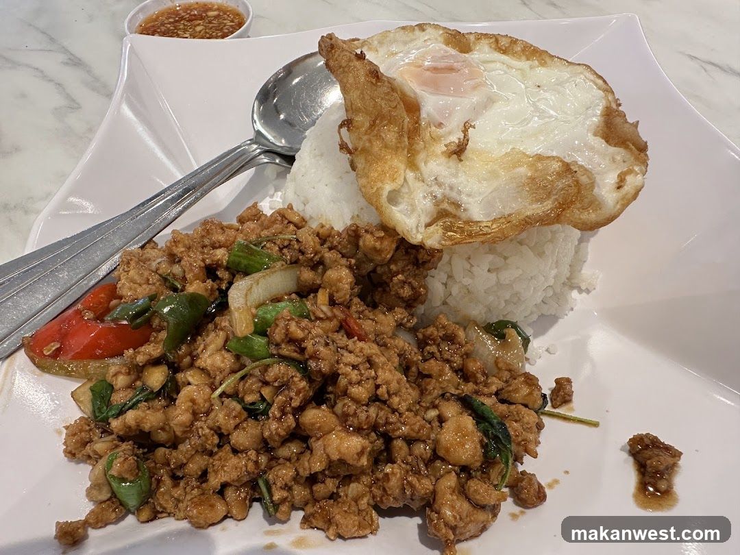Minced Meat with Basil and Fried Egg