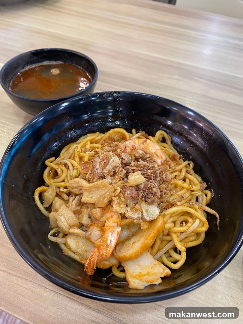 Noodles with Shrimp and Fish Cakes