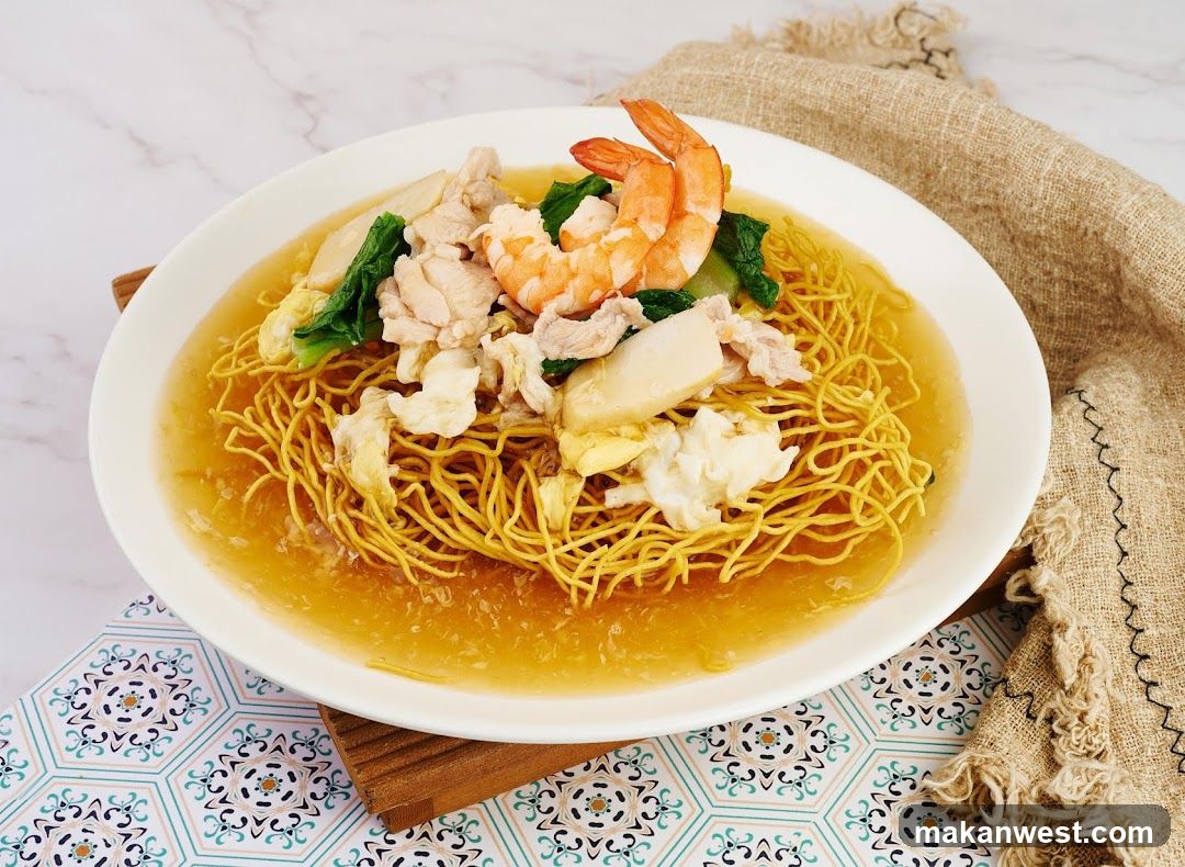 Crispy Noodles with Seafood and Meat
