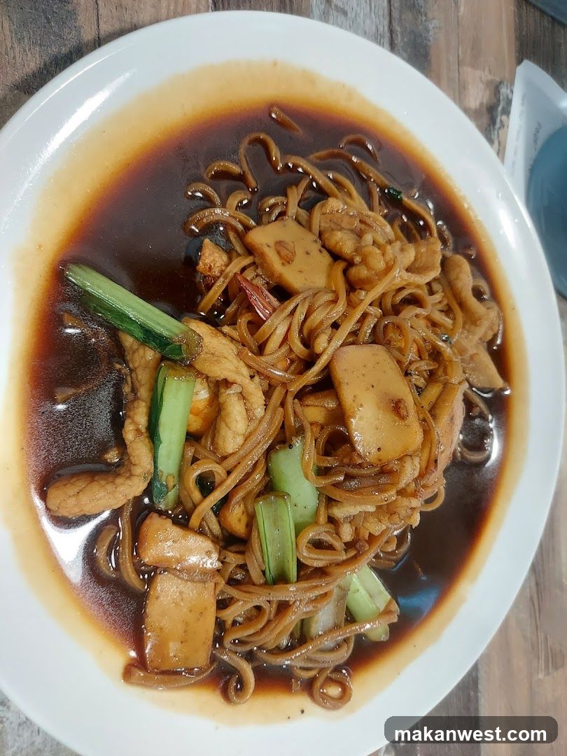 Noodles with Sauce and Vegetables