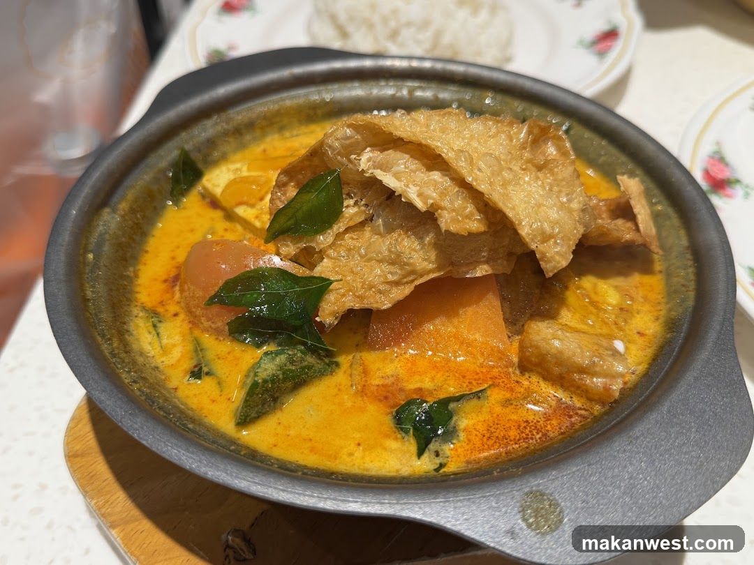 Curry Dish with Tofu and Vegetables