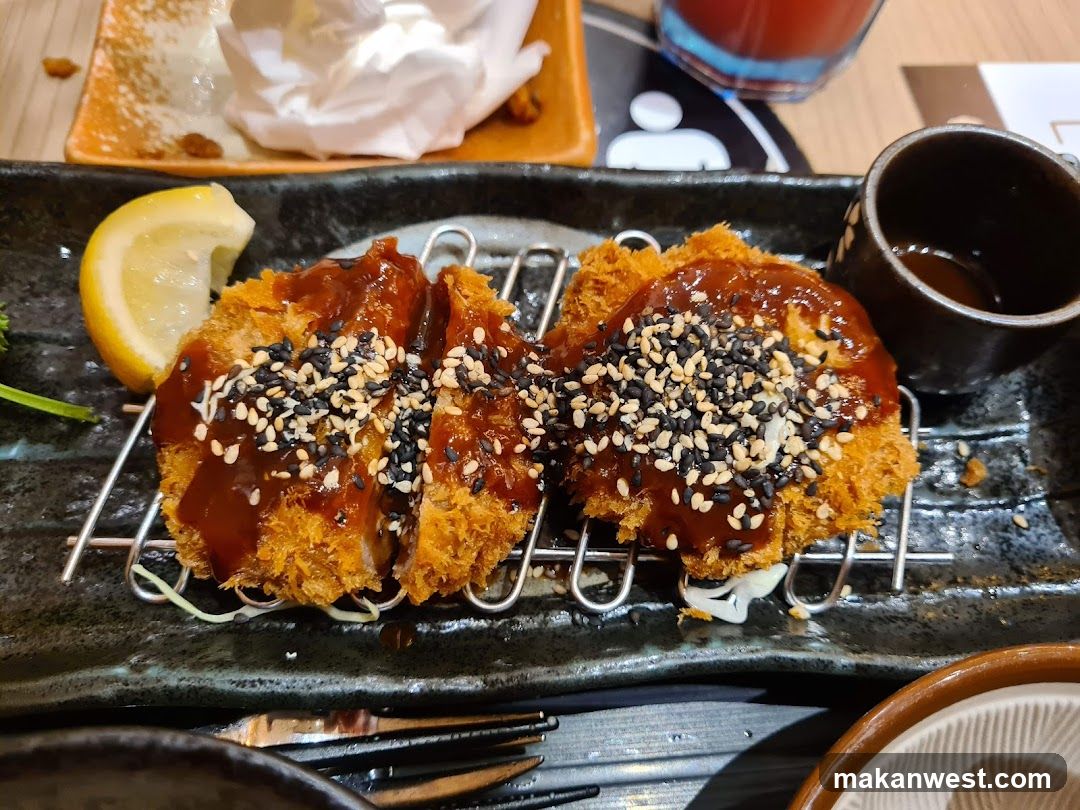 Pork Cutlet with Sauce