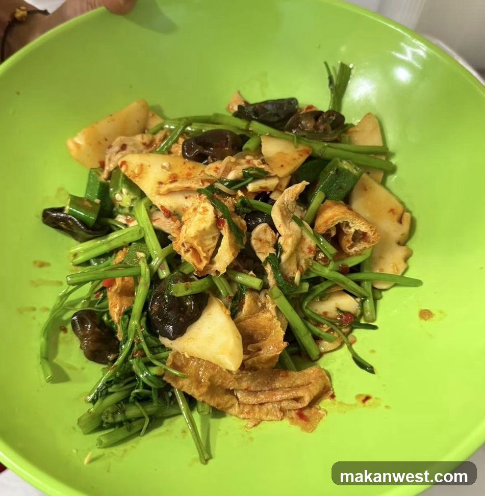 Stir-fried dish with vegetables and tofu skin