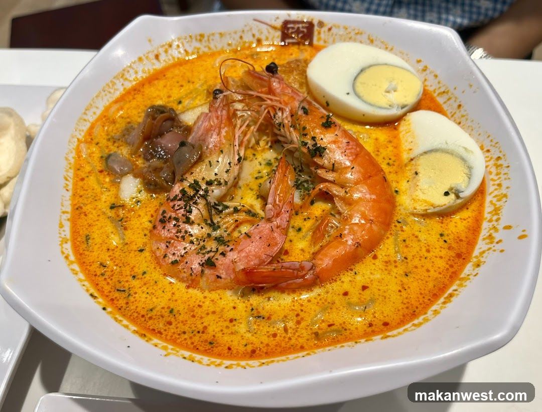 Laksa with Prawns and Egg