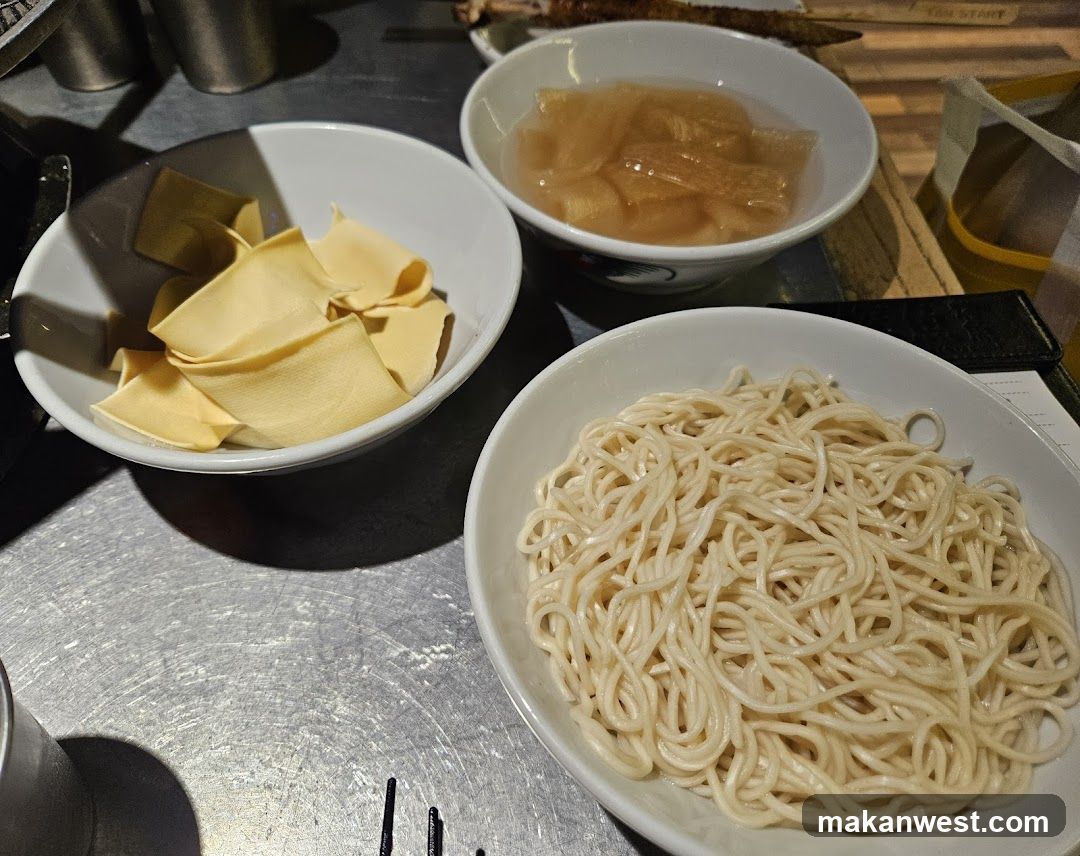 Noodles and Tofu Skin
