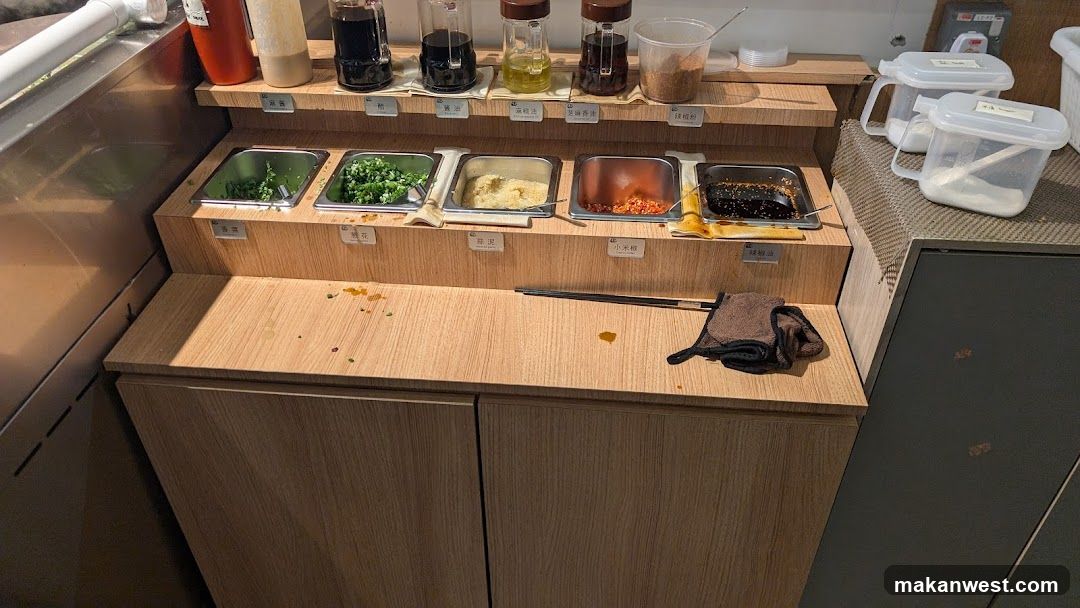 Condiment Station