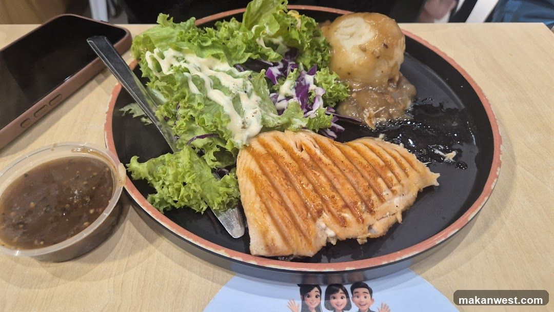 Grilled Salmon with Mashed Potatoes and Salad
