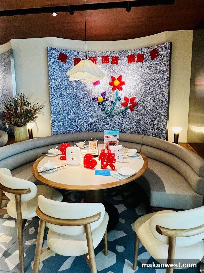 Restaurant Table Setting