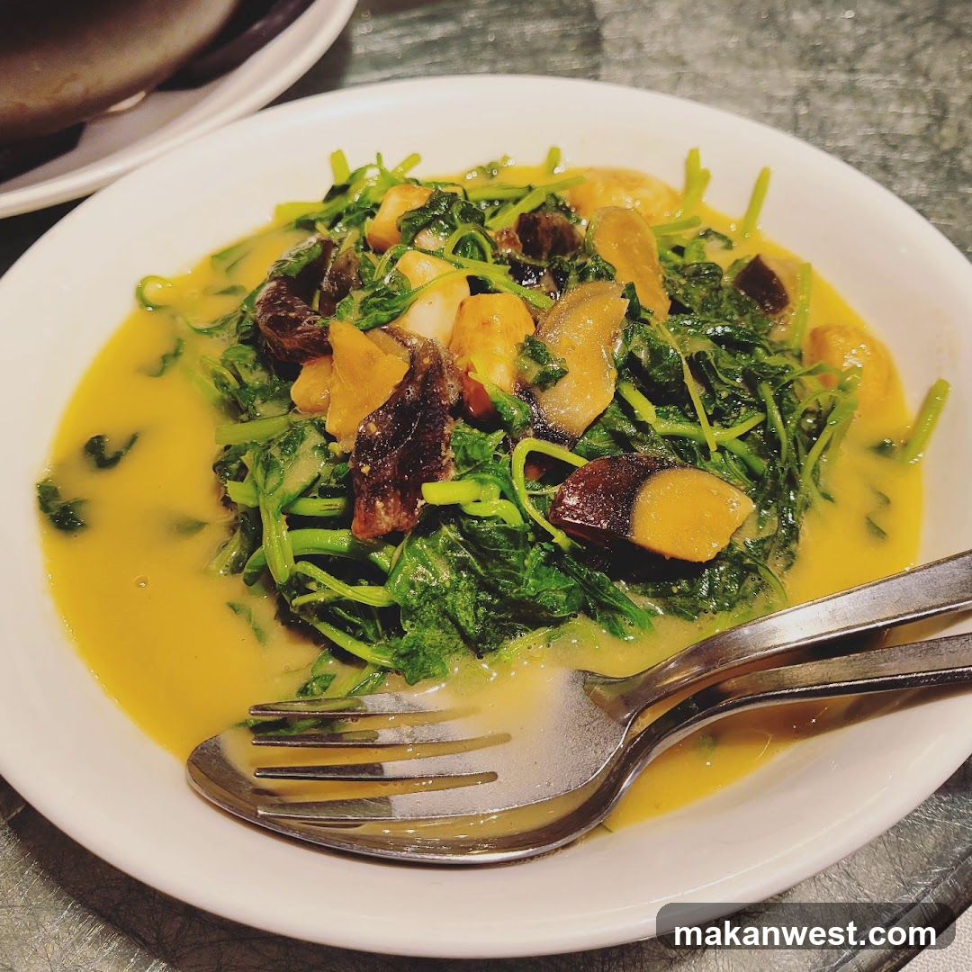 Vegetable Dish with Preserved Egg