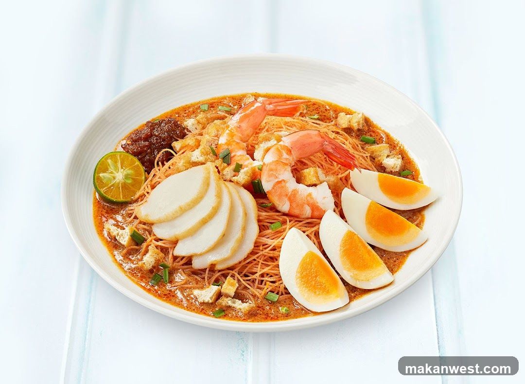 Noodle Dish with Shrimp and Egg
