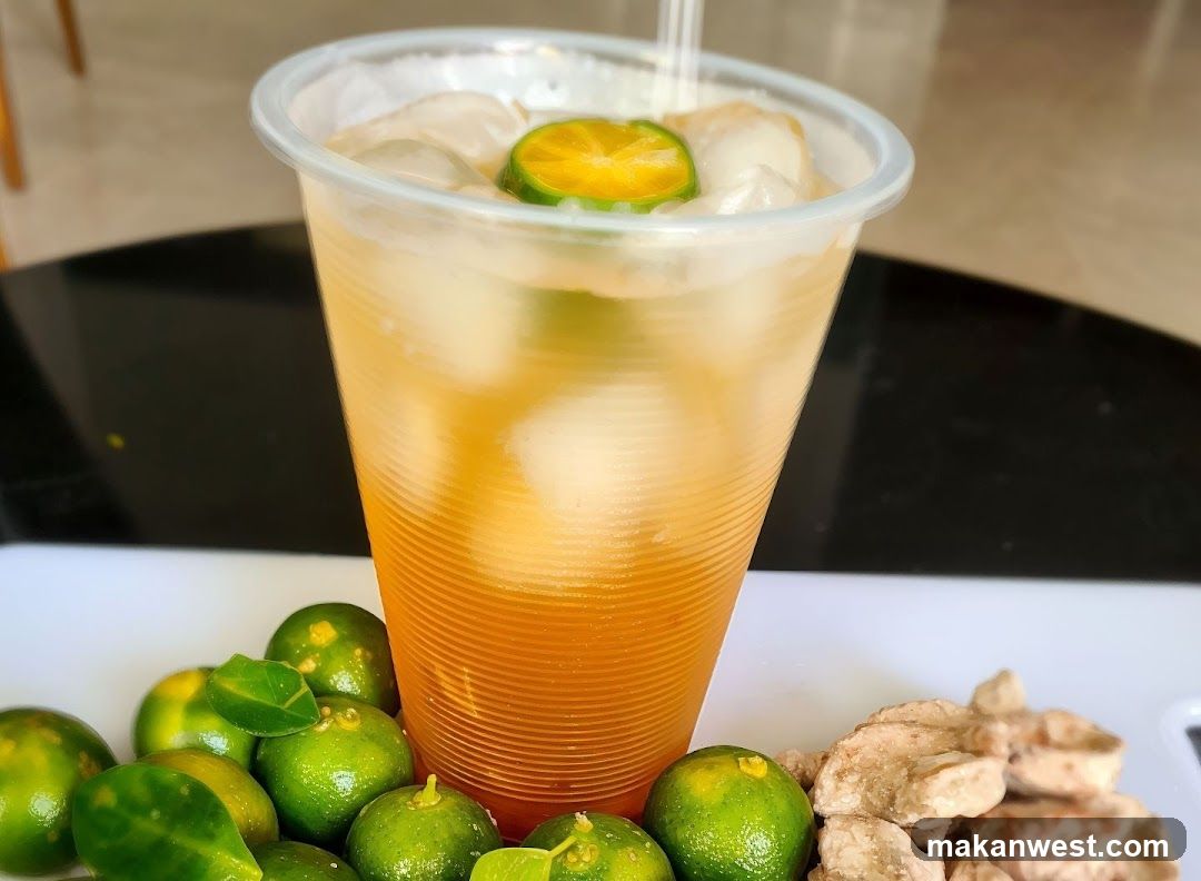 Iced Tea with Lime and Ginger