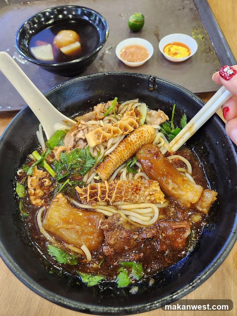 Beef noodle soup with tripe and braised beef