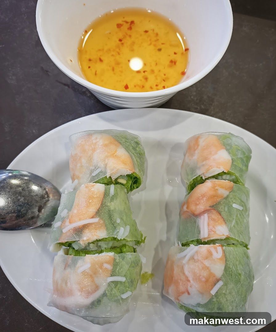 Fresh Spring Rolls with Dipping Sauce