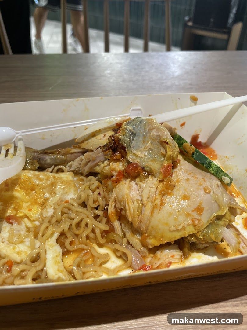 Noodle Dish with Chicken and Egg
