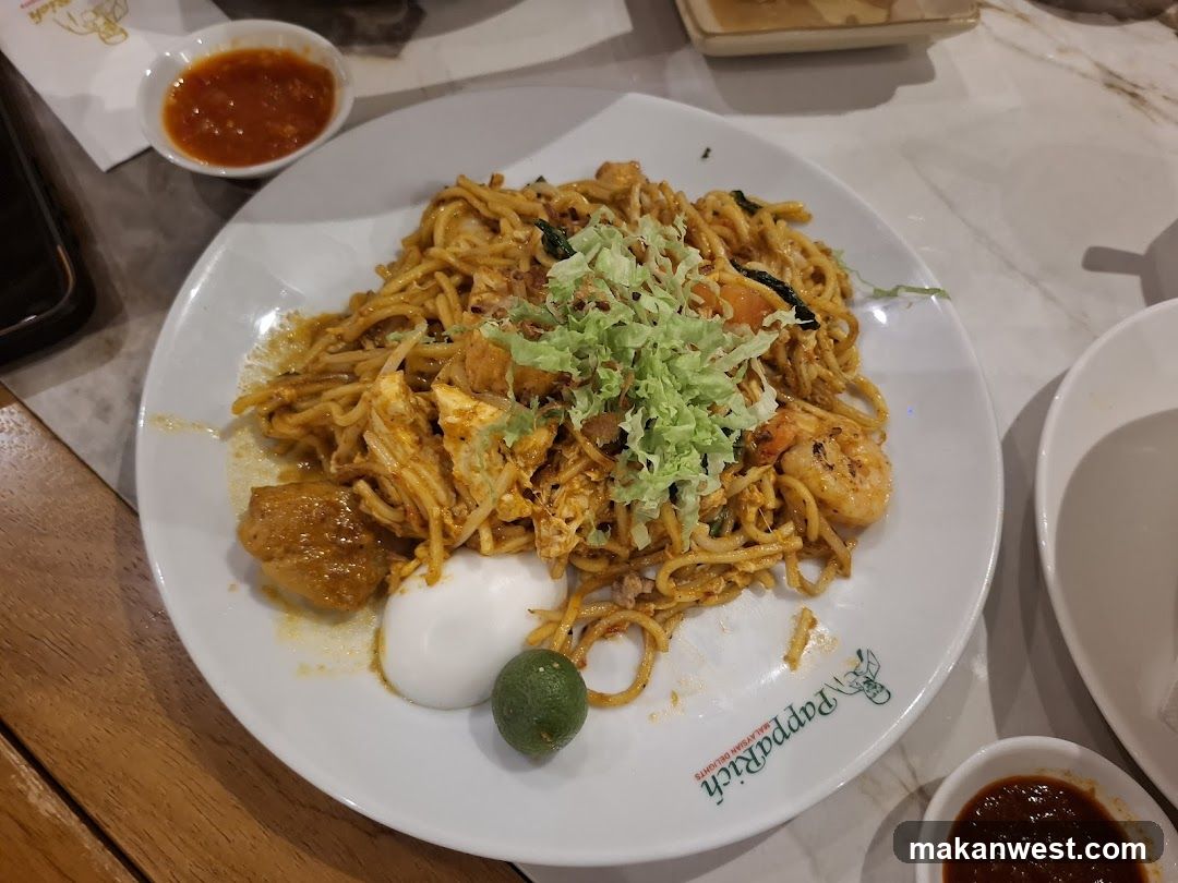 Noodle Dish with Shrimp and Tofu