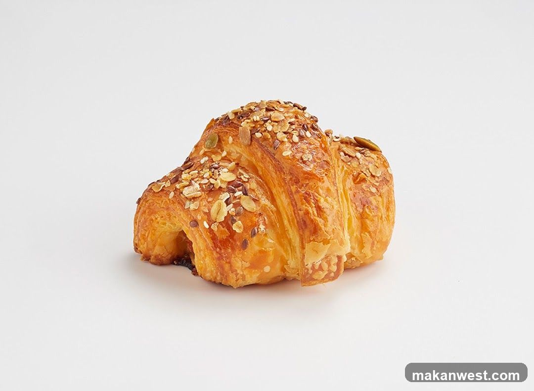 Croissant with Seeds