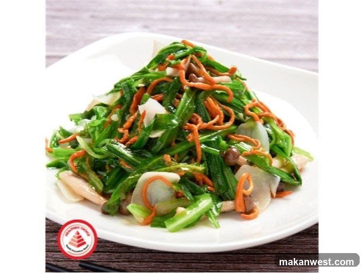 Stir-fried Greens with Carrots and Mushrooms