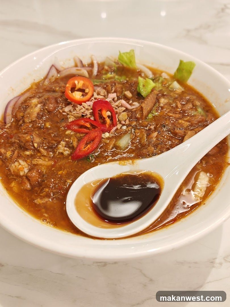 Spicy Noodle Dish with Chili and Sauce