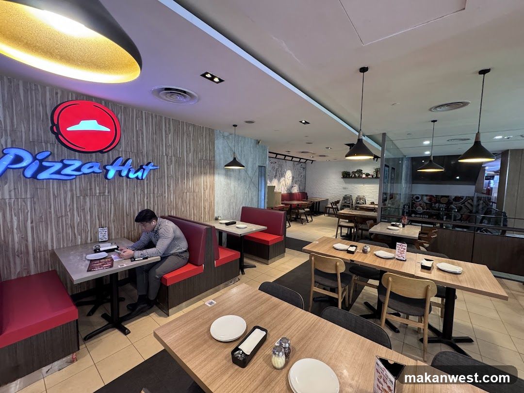 Pizza Hut Interior