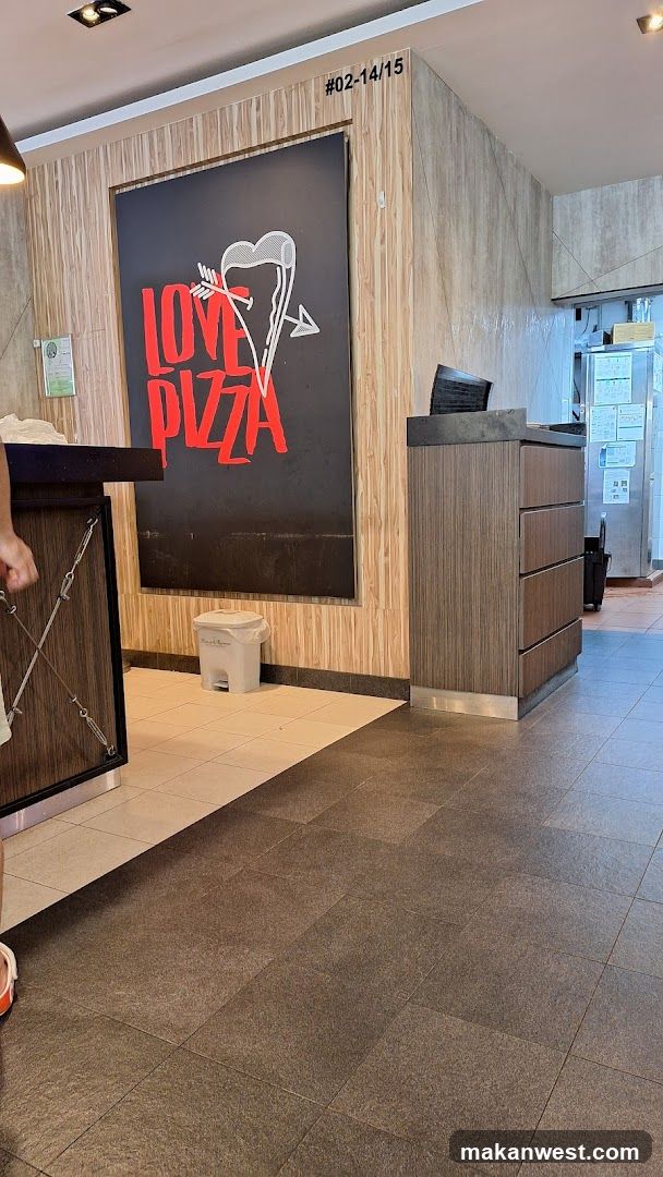 Love Pizza Interior