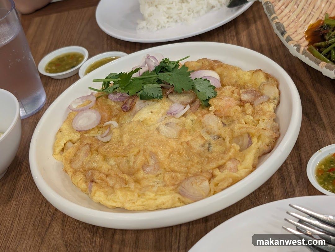 Thai Omelette with Shrimp and Shallots