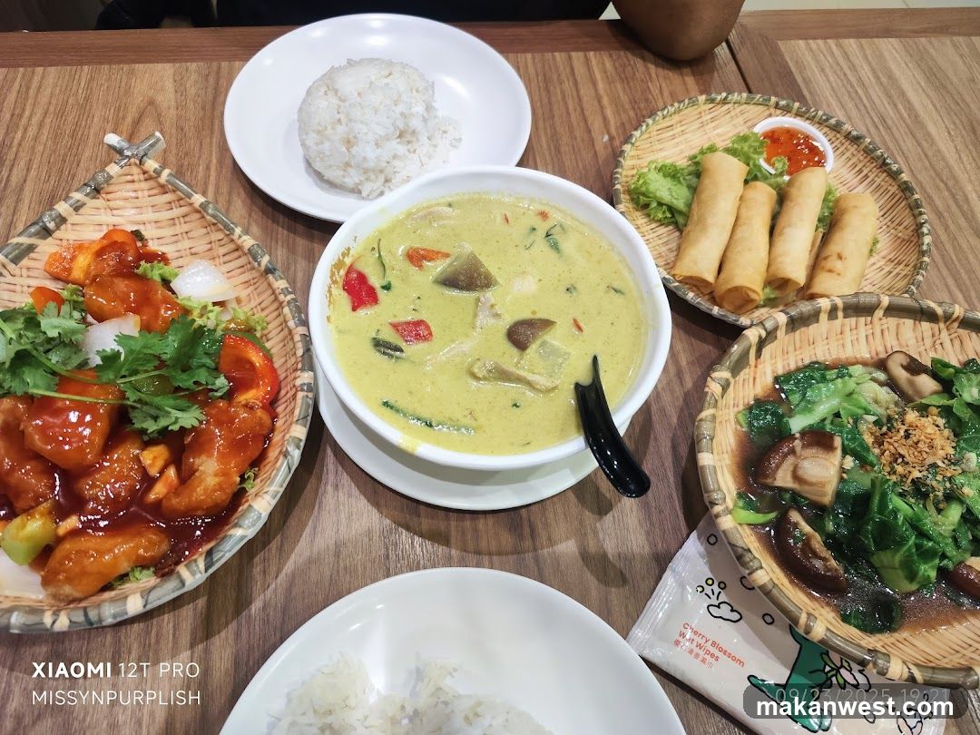 Thai Curry Meal Spread