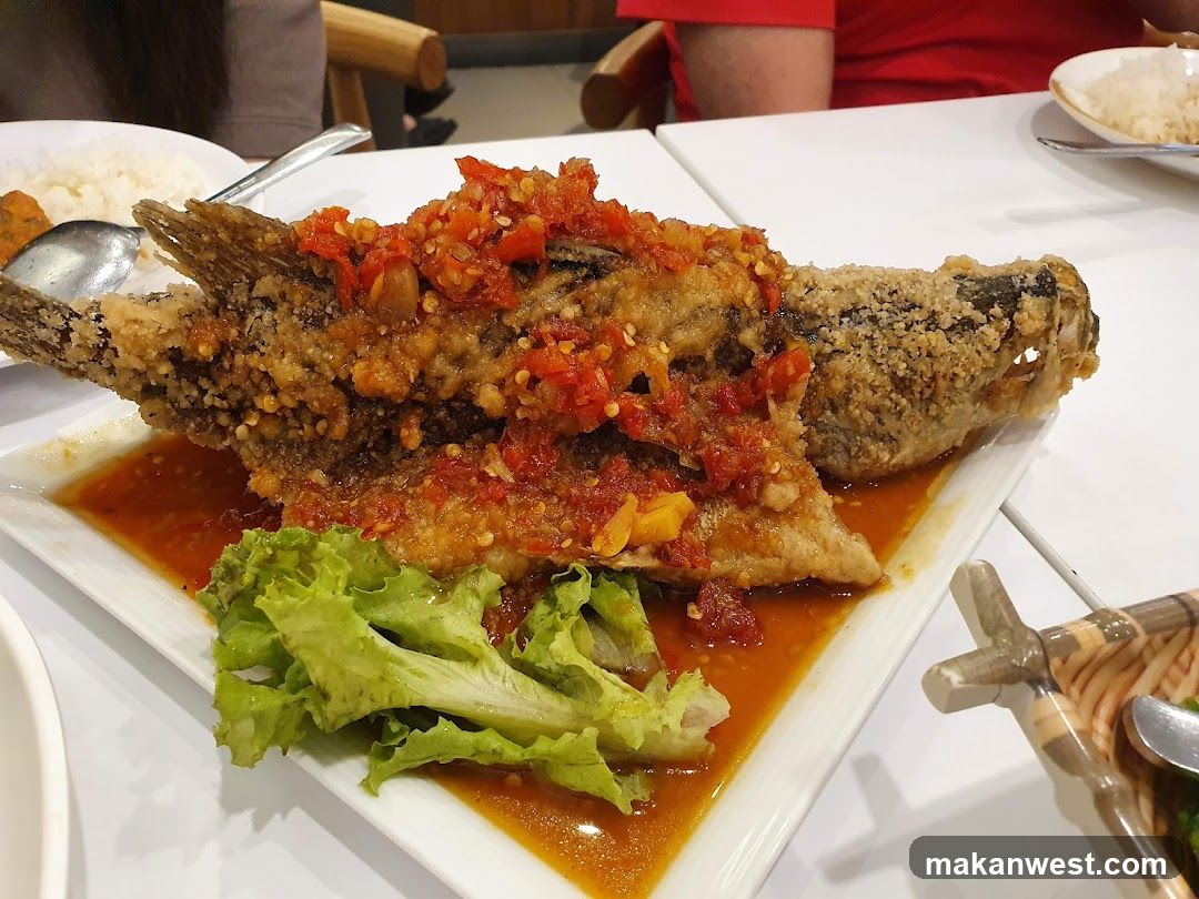 Fried Fish with Chili Sauce