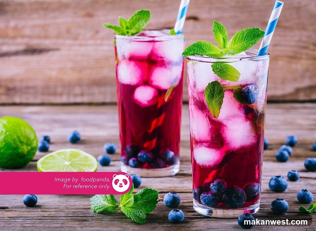 Blueberry Limeade with Mint and Ice
