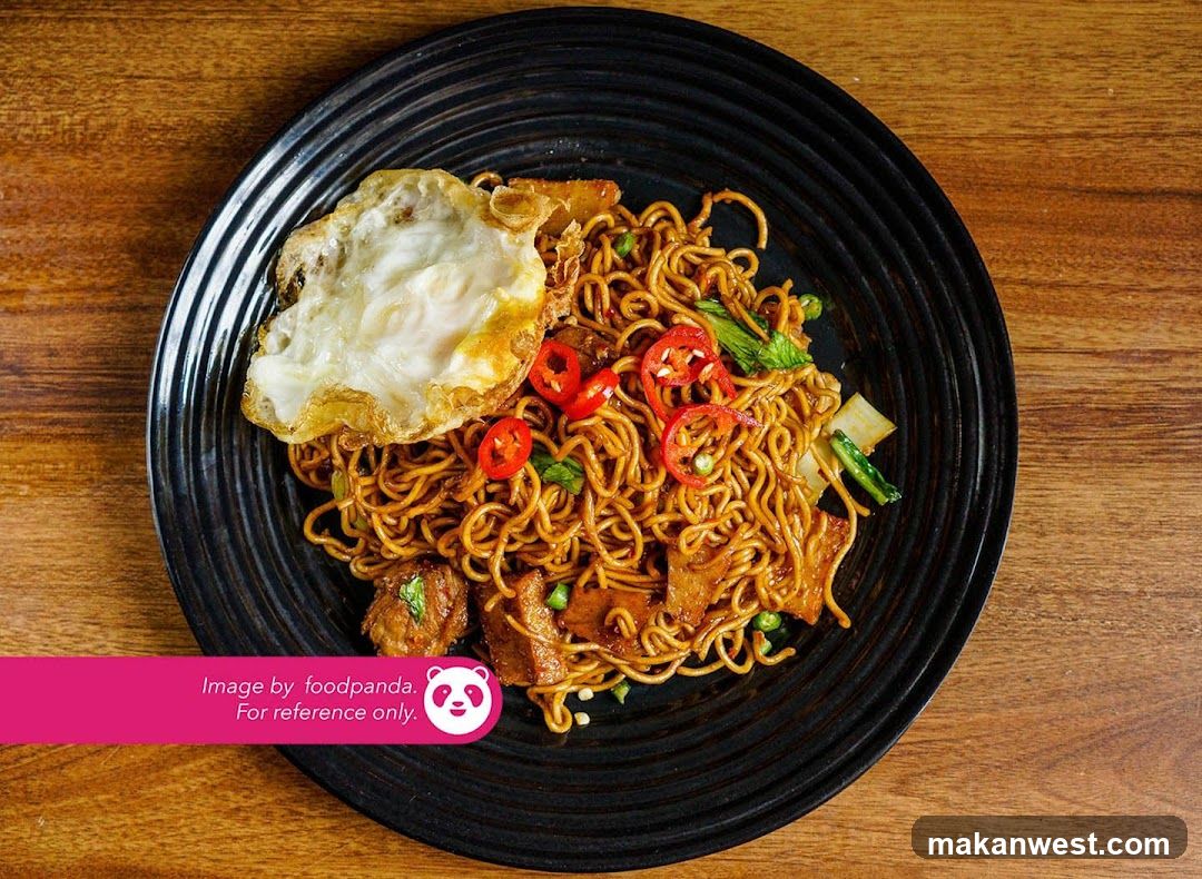 Noodles with Fried Egg and Chili Slices