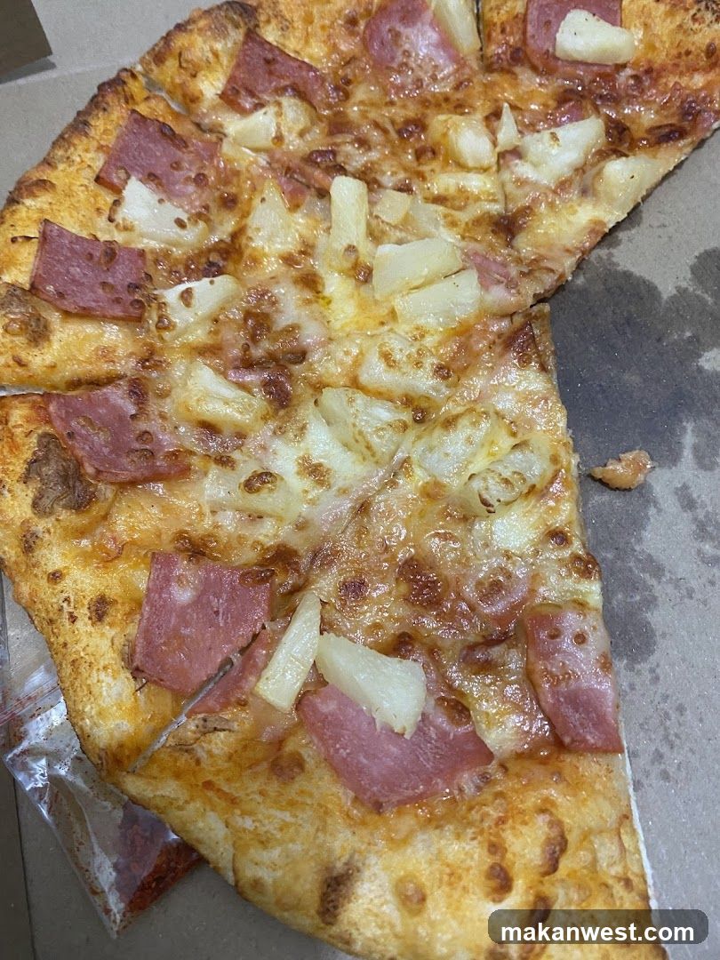 Pizza with ham and pineapple