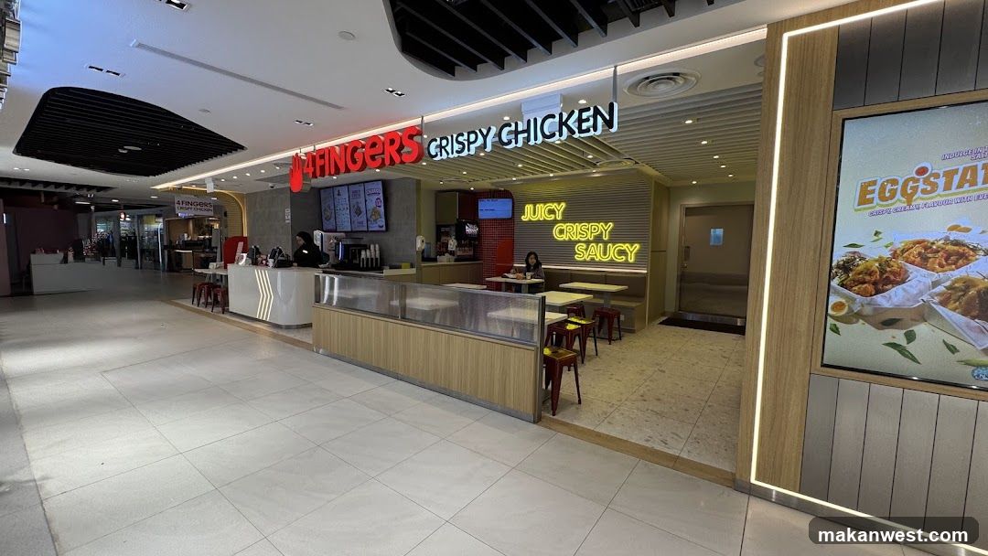Hingers Crispy Chicken Interior View