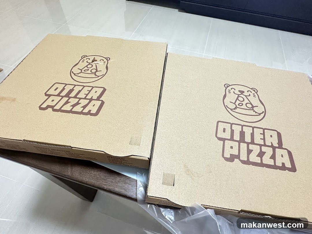 Otter Pizza Boxes