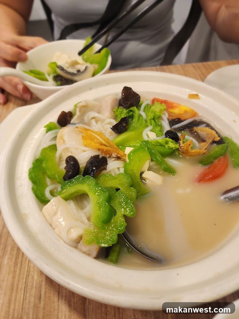 Soup with vegetables and noodles