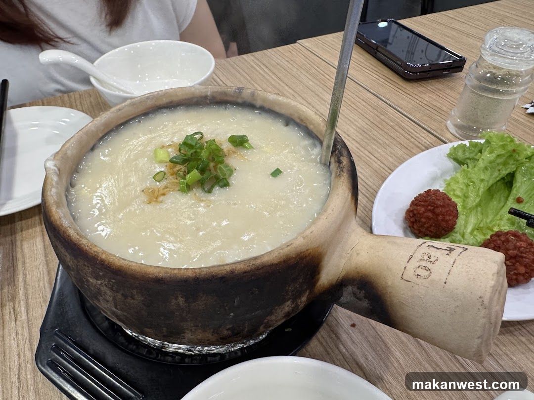 Congee with Green Onions and Meatballs