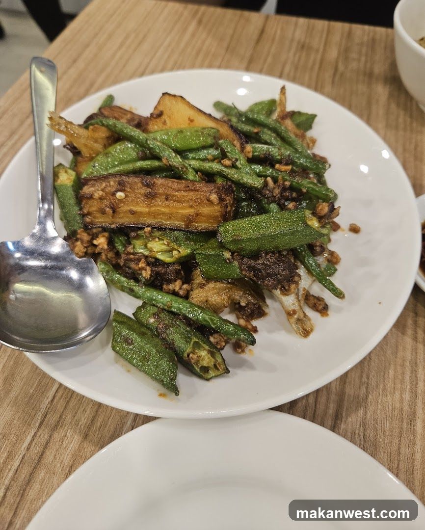 Stir-fried Okra with Meat and Eggplant