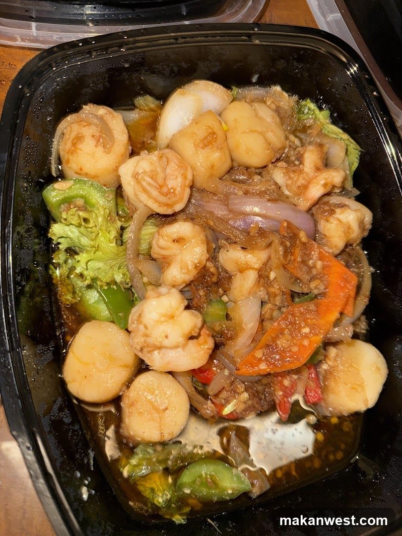 Stir-fried Seafood with Vegetables