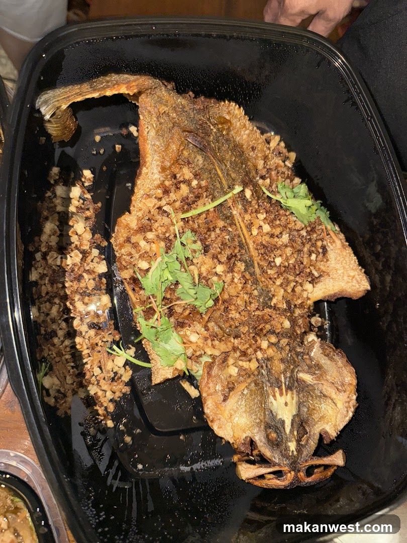 Fried Fish with Garlic Sauce