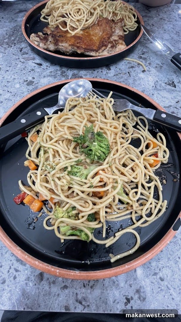 Pasta with Chicken and Broccoli