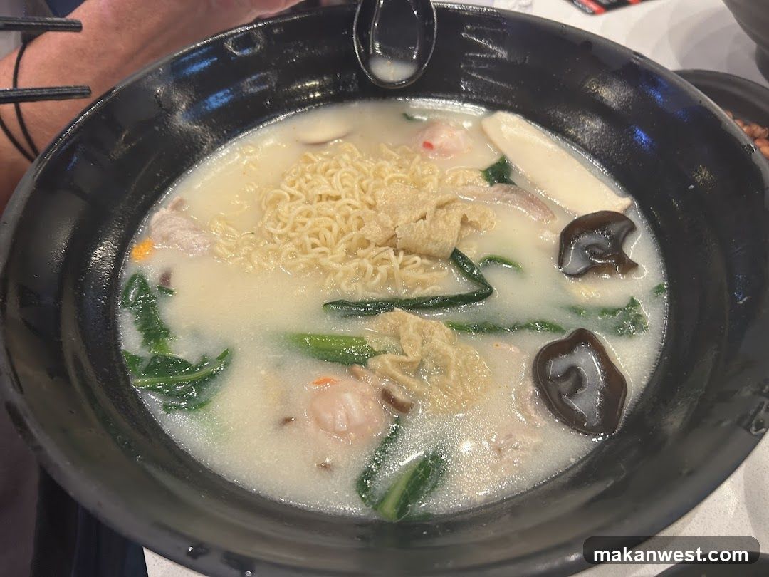 Instant Noodle Soup with Toppings