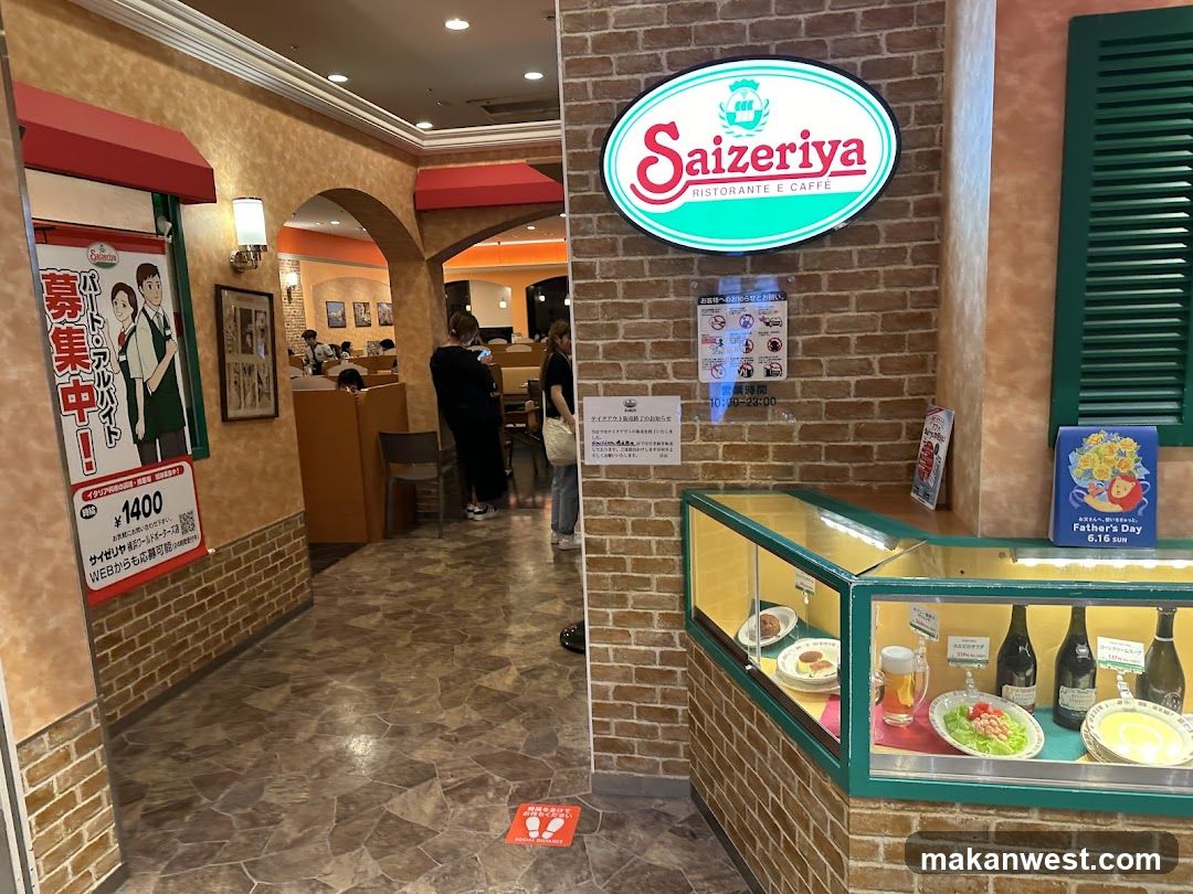 Saizeriya Interior View
