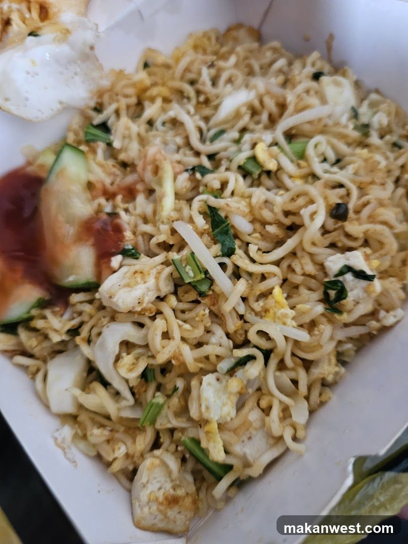 Fried Noodles with Egg and Vegetables