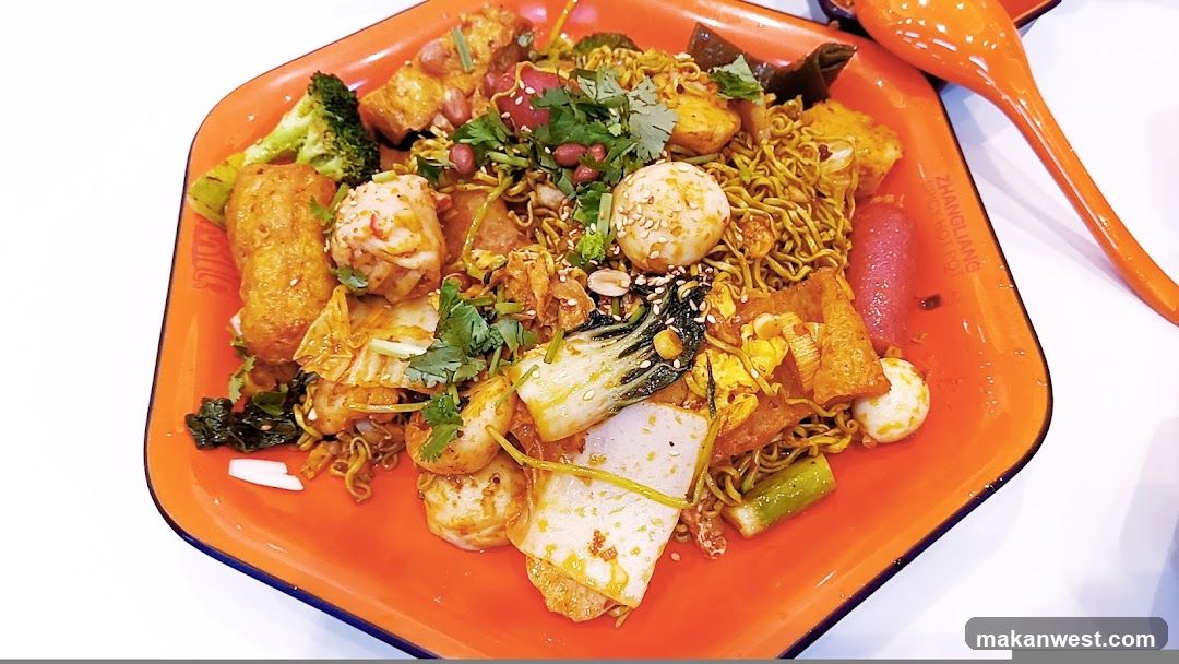 Spicy Noodle Dish with Vegetables and Tofu