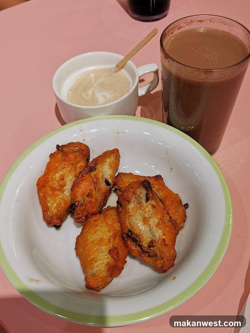 Fried Chicken Wings with Drinks
