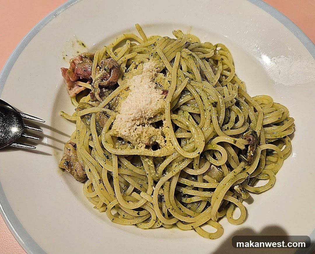 Pasta with Pesto and Meat