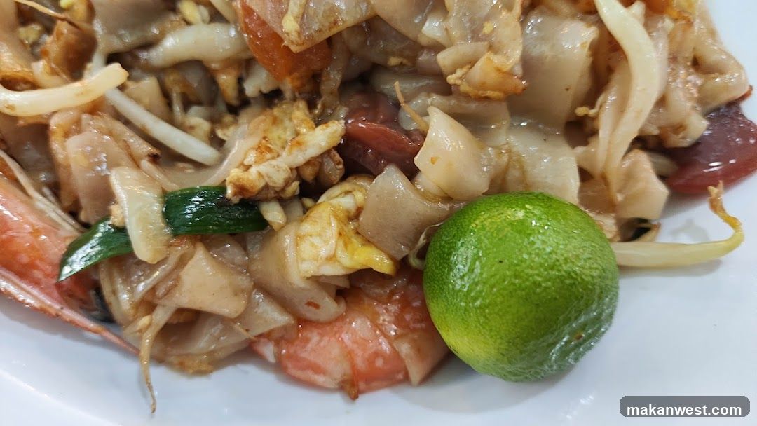 Stir-fried noodles with lime