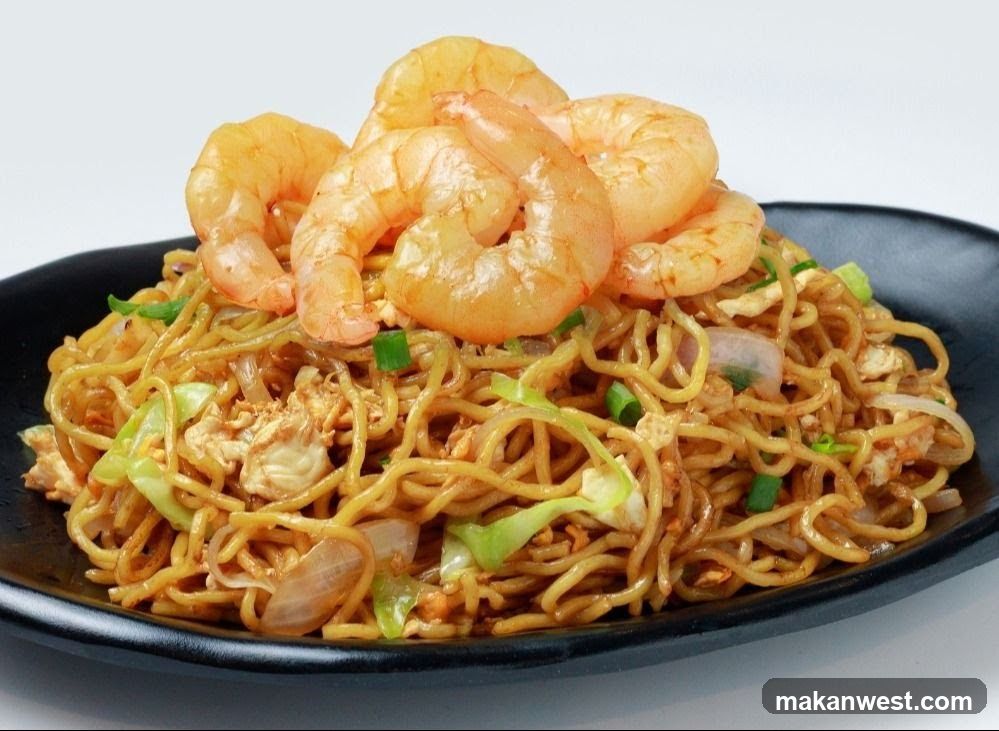 Shrimp Fried Noodles with Scallions and Onions