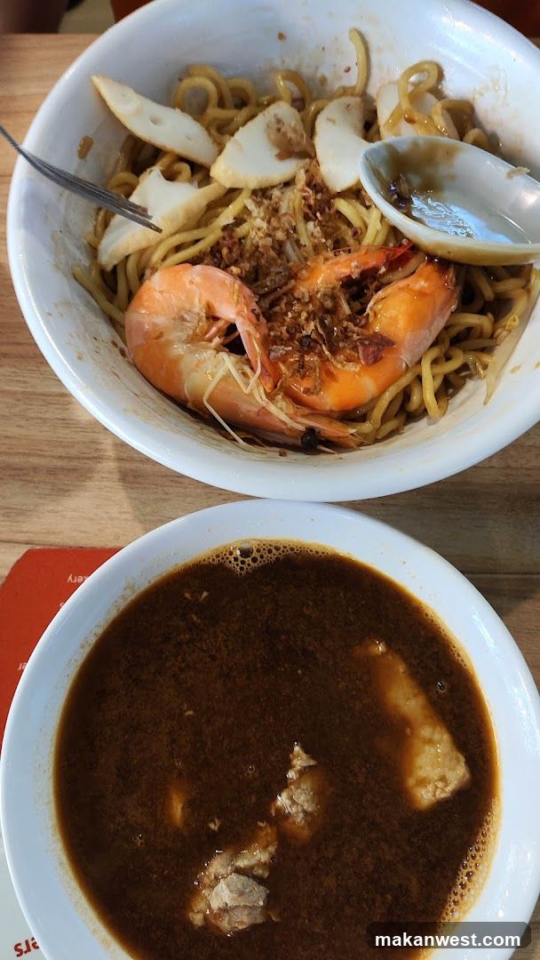 Noodle Bowl with Shrimp and Soup