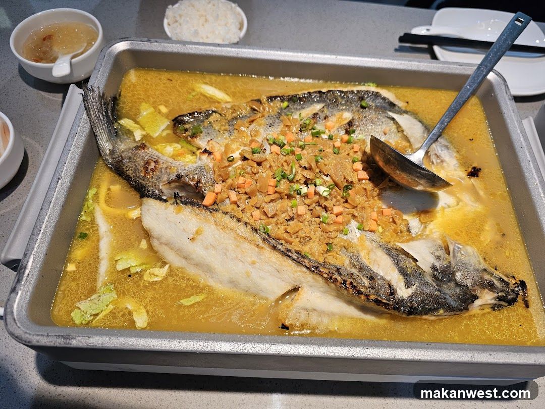 Steamed Fish with Garlic Sauce